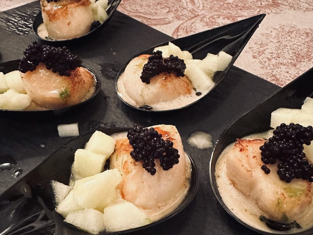 Scallop, sparkling beurre blanc and apple