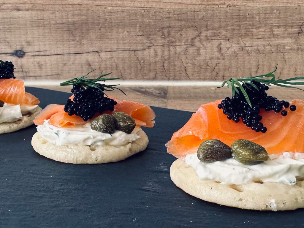 Smoked salmon blinis